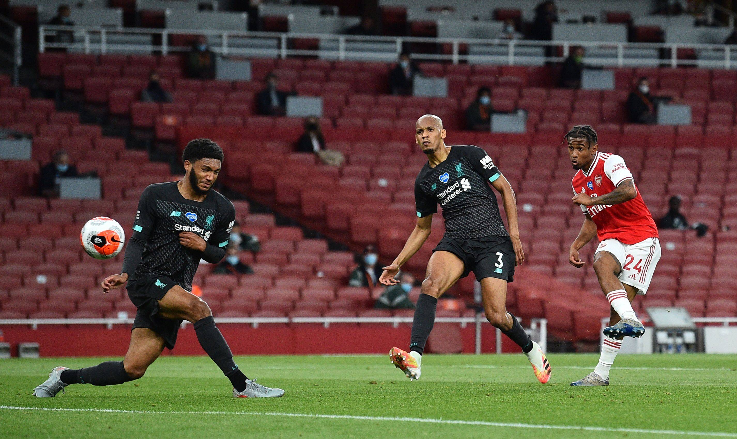 他们强调球 他们强调球